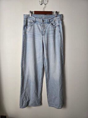 American Eagle Size 4 Short Low-Rise Wide Leg Skater Jeans Light Wash